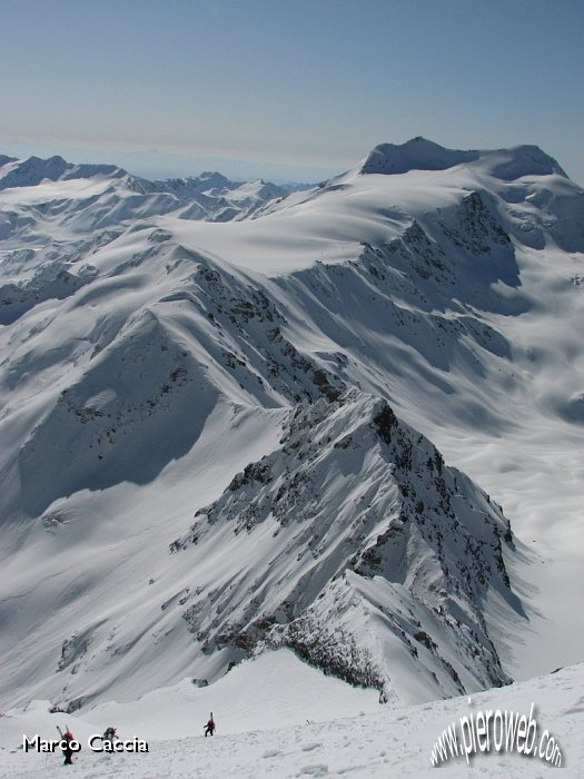 30_Sci alpinisti continuano a salire.JPG